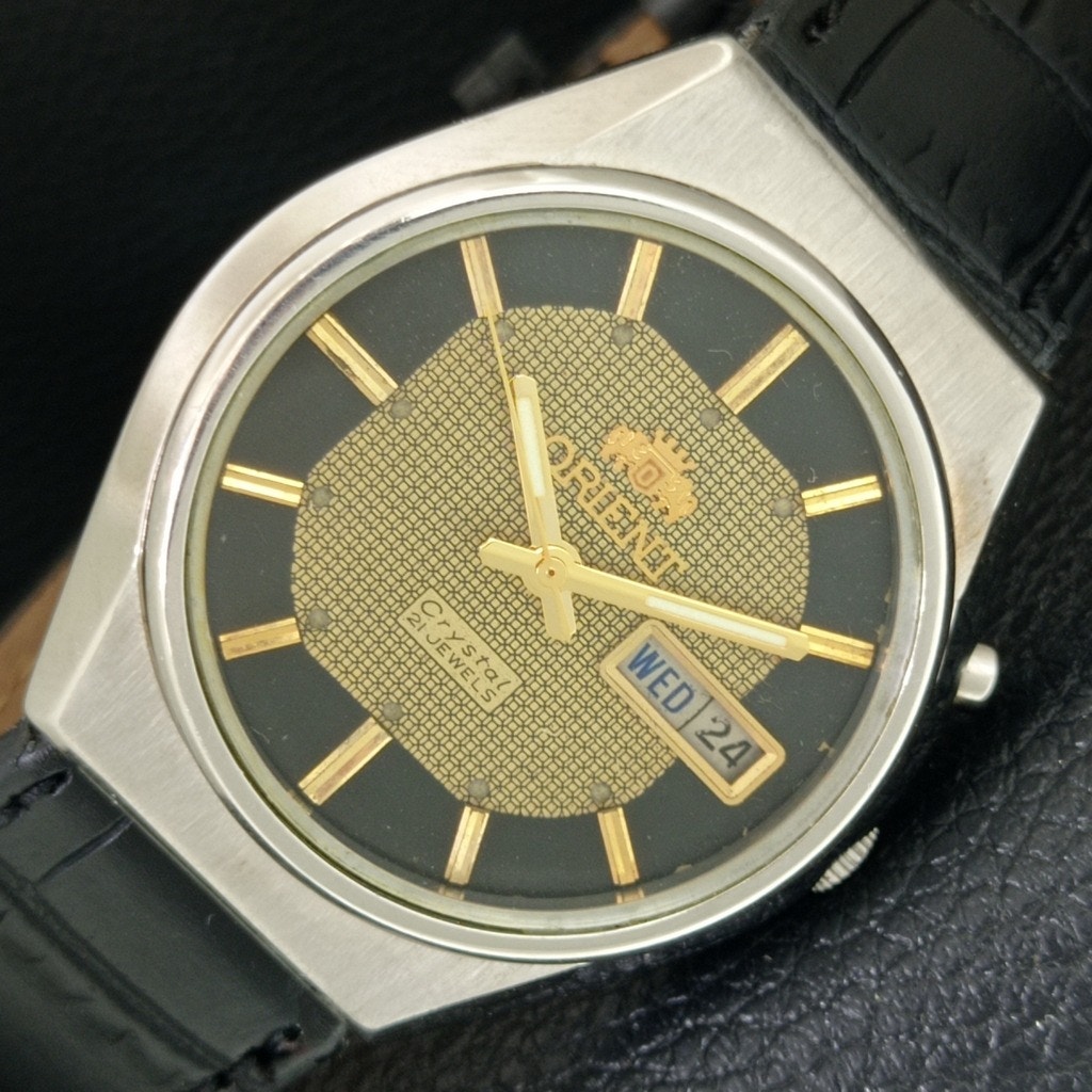 Vintage 1975 Orient Automatic Mens Silver Watch WDaydate  Gold Accents